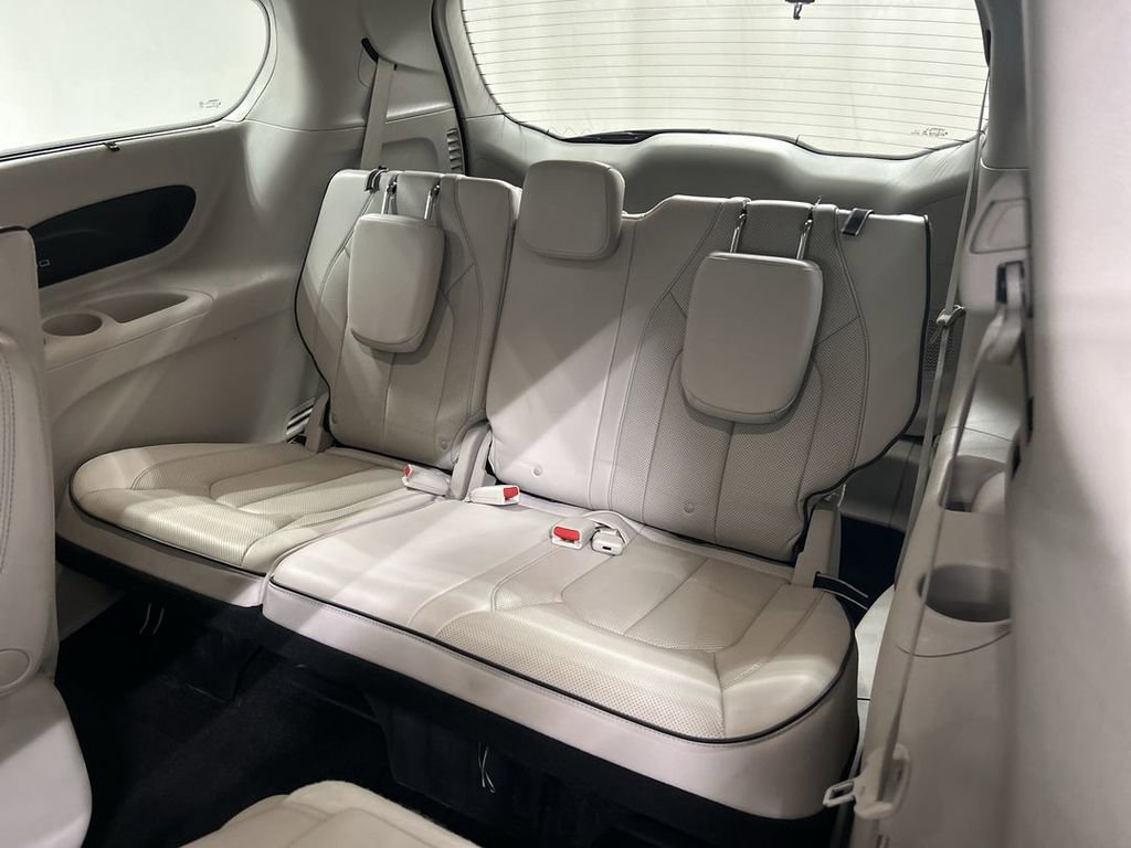 Used 2018 Chrysler Pacifica Limited FWD image 21