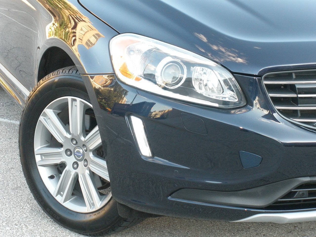 Used 2016 Volvo XC60 T6 Platinum w/ Protection Package AWD/4WD image 4