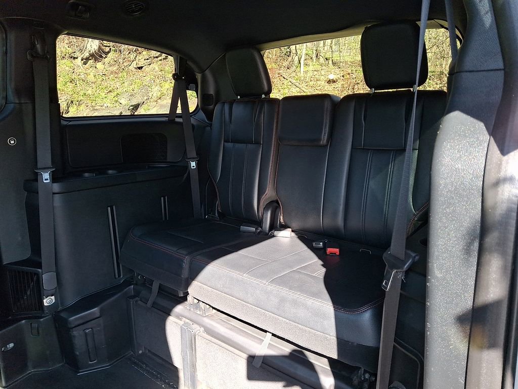 Used 2011 Dodge Grand Caravan R/T image 10