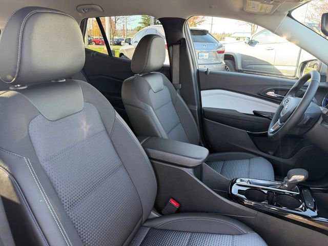 Used 2025 Chevrolet Trax LT w/ Driver Confidence Package image 34