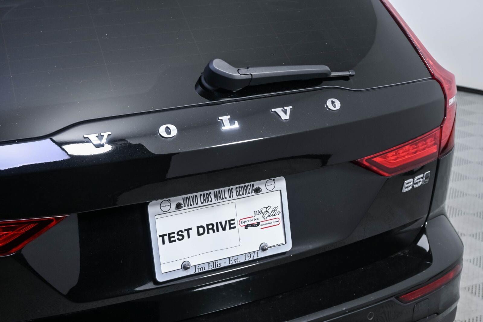 Certified 2025 Volvo V60 B5 Cross Country Ultra AWD/4WD image 36