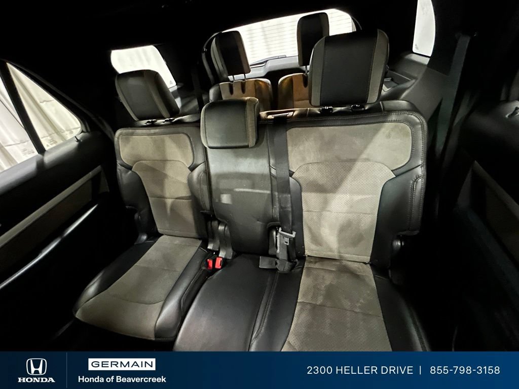 Used 2017 Ford Explorer XLT w/ Equipment Group 202A AWD/4WD image 28