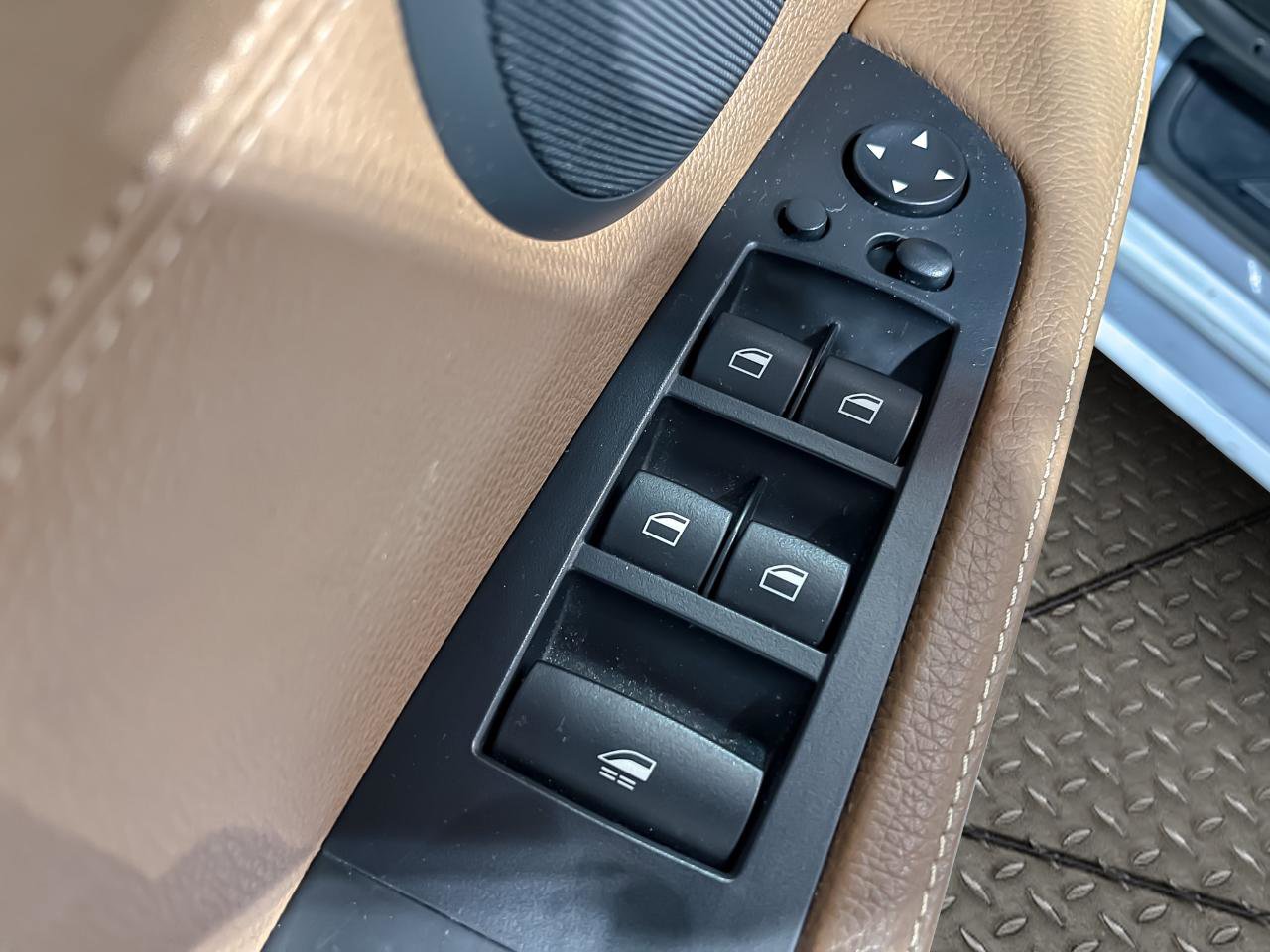 Used 2013 BMW 328i Convertible image 9