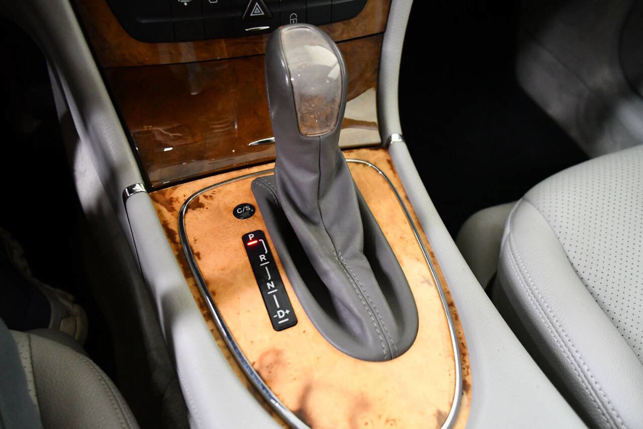 Used 2005 Mercedes-Benz E 320 CDI Sedan image 18