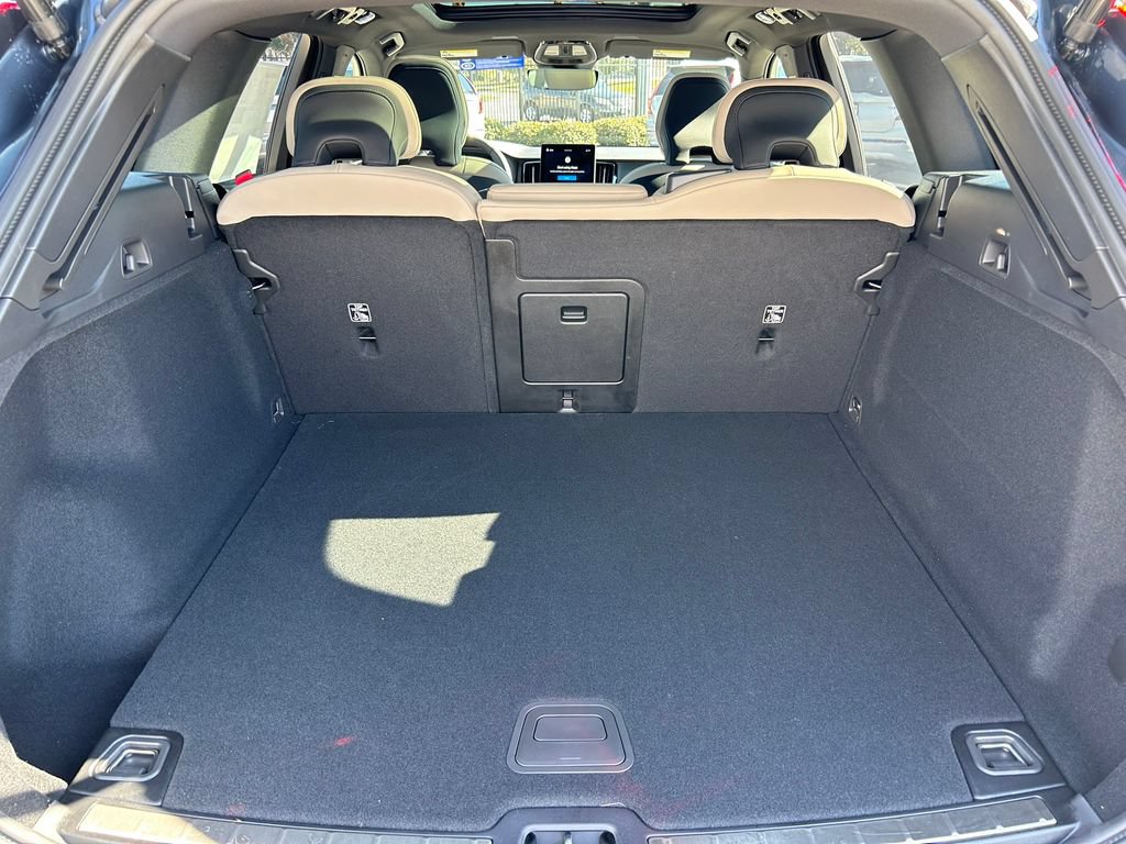 New 2026 Volvo XC60 B5 Plus w/ Climate Package AWD/4WD image 10