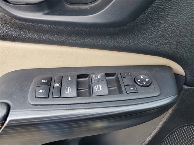 Used 2016 Jeep Cherokee Limited image 16