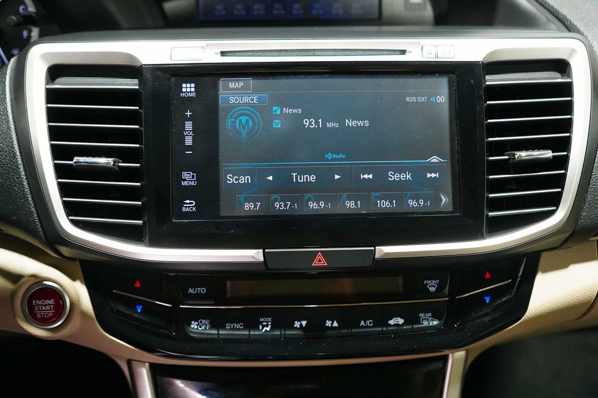Used 2017 Honda Accord EX-L image 11