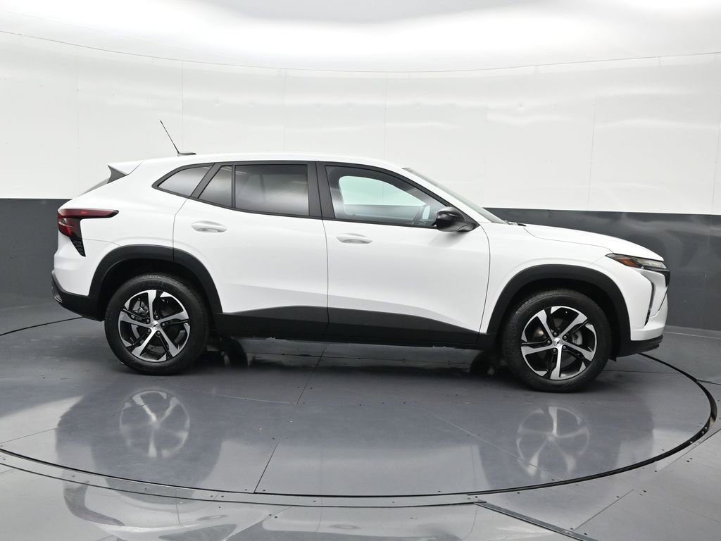 Used 2025 Chevrolet Trax RS w/ Driver Confidence Package image 7