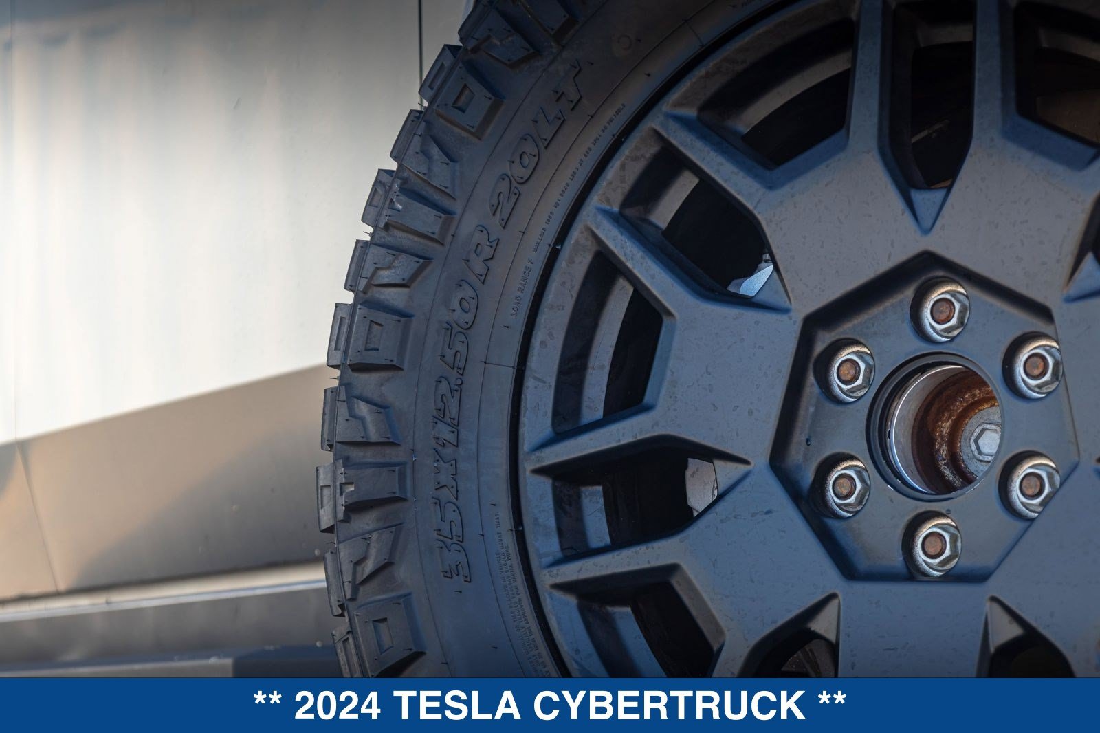 Used 2024 Tesla Cybertruck Cyberbeast AWD/4WD image 16