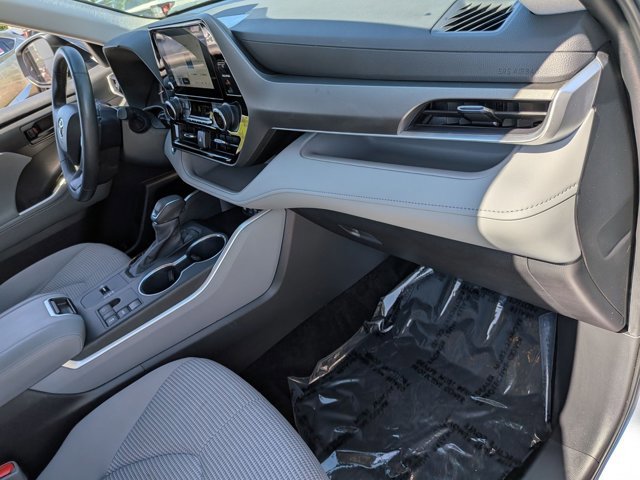 Used 2023 Toyota Highlander LE image 23