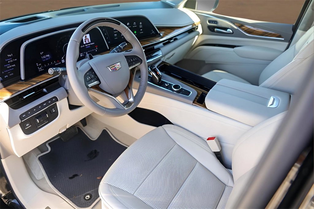 Certified 2024 Cadillac Escalade Premium Luxury Platinum w/ Heavy-Duty Trailer Package image 10