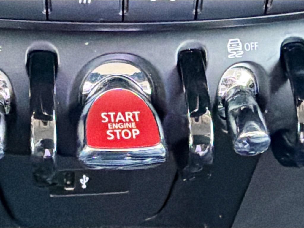 Used 2024 MINI Cooper 2-Door Hardtop w/ Storage Package FWD image 34