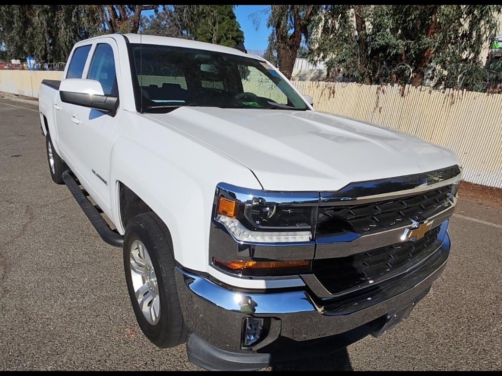 Used 2018 Chevrolet Silverado 1500 LT w/ LT Eassist Package image 2