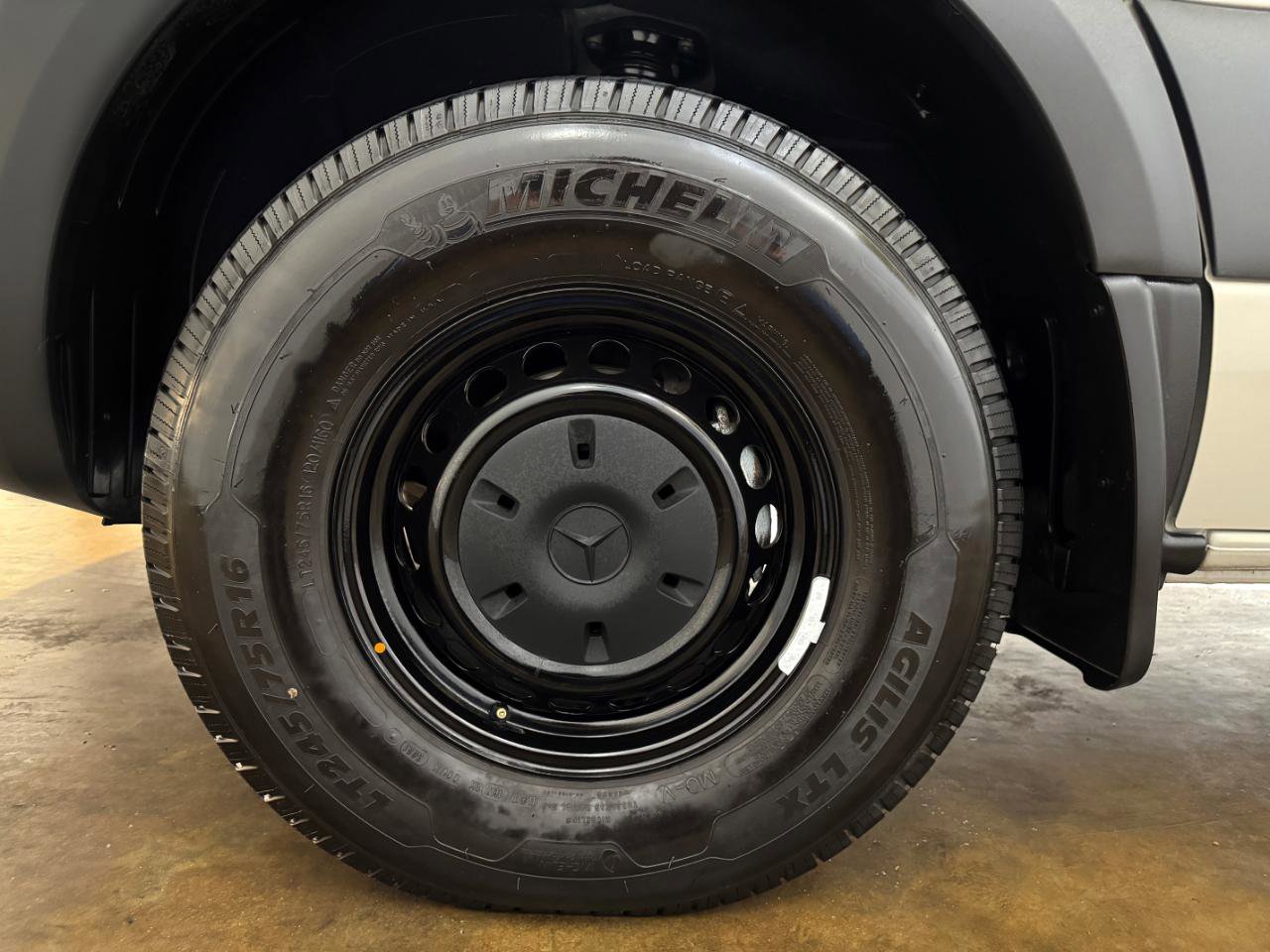 Used 2021 Mercedes-Benz Sprinter 2500 image 42