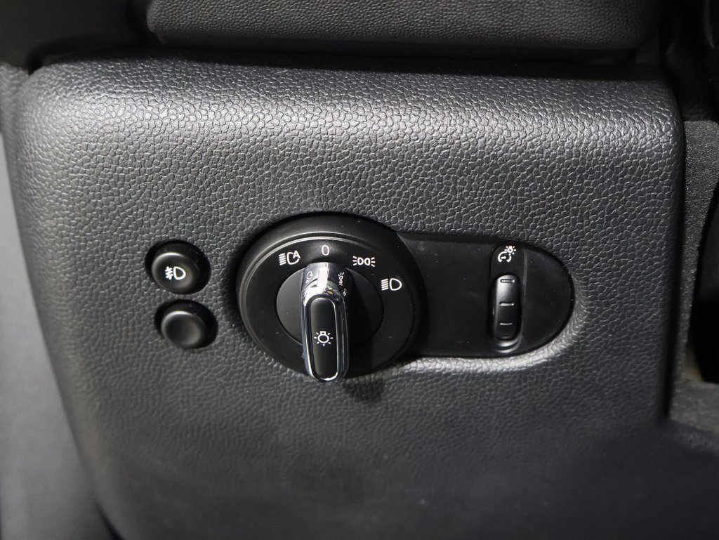 Used 2020 MINI Cooper 2-Door Hardtop w/ Storage Package image 21