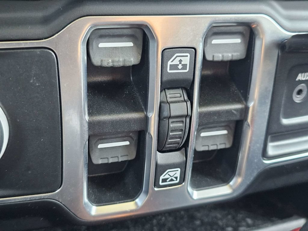 Used 2020 Jeep Wrangler Unlimited Sahara AWD/4WD image 23