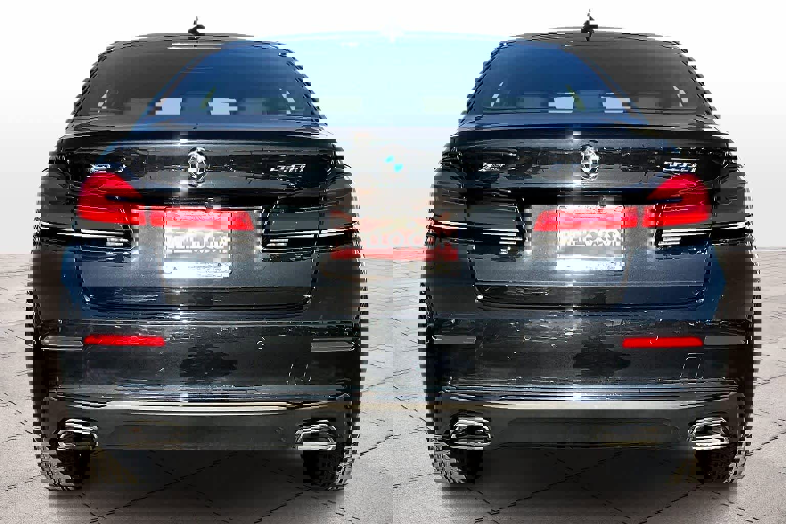 Used 2022 BMW 530i xDrive w/ Premium Package image 7