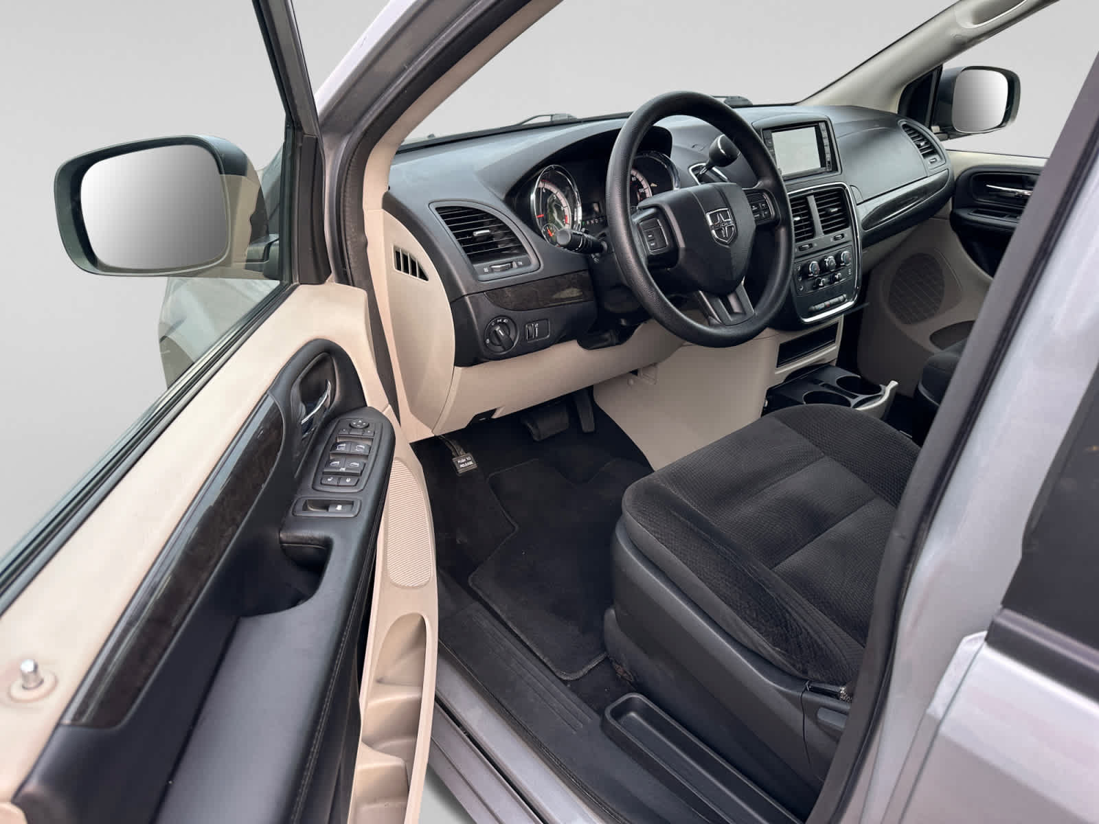 Used 2019 Dodge Grand Caravan SE FWD image 25