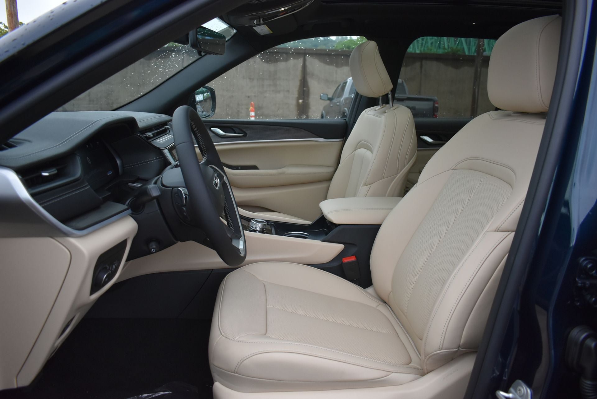 New 2026 Jeep Grand Cherokee Limited w/ Luxury Tech Group II AWD/4WD image 16