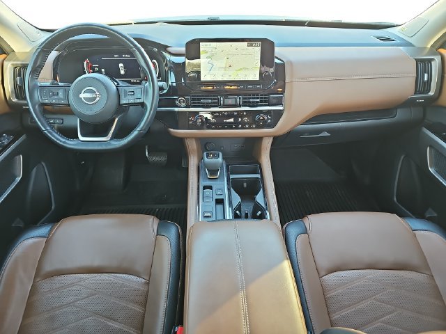 Used 2024 Nissan Pathfinder Platinum FWD image 11