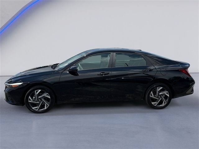 Used 2025 Hyundai Elantra Sport FWD image 7