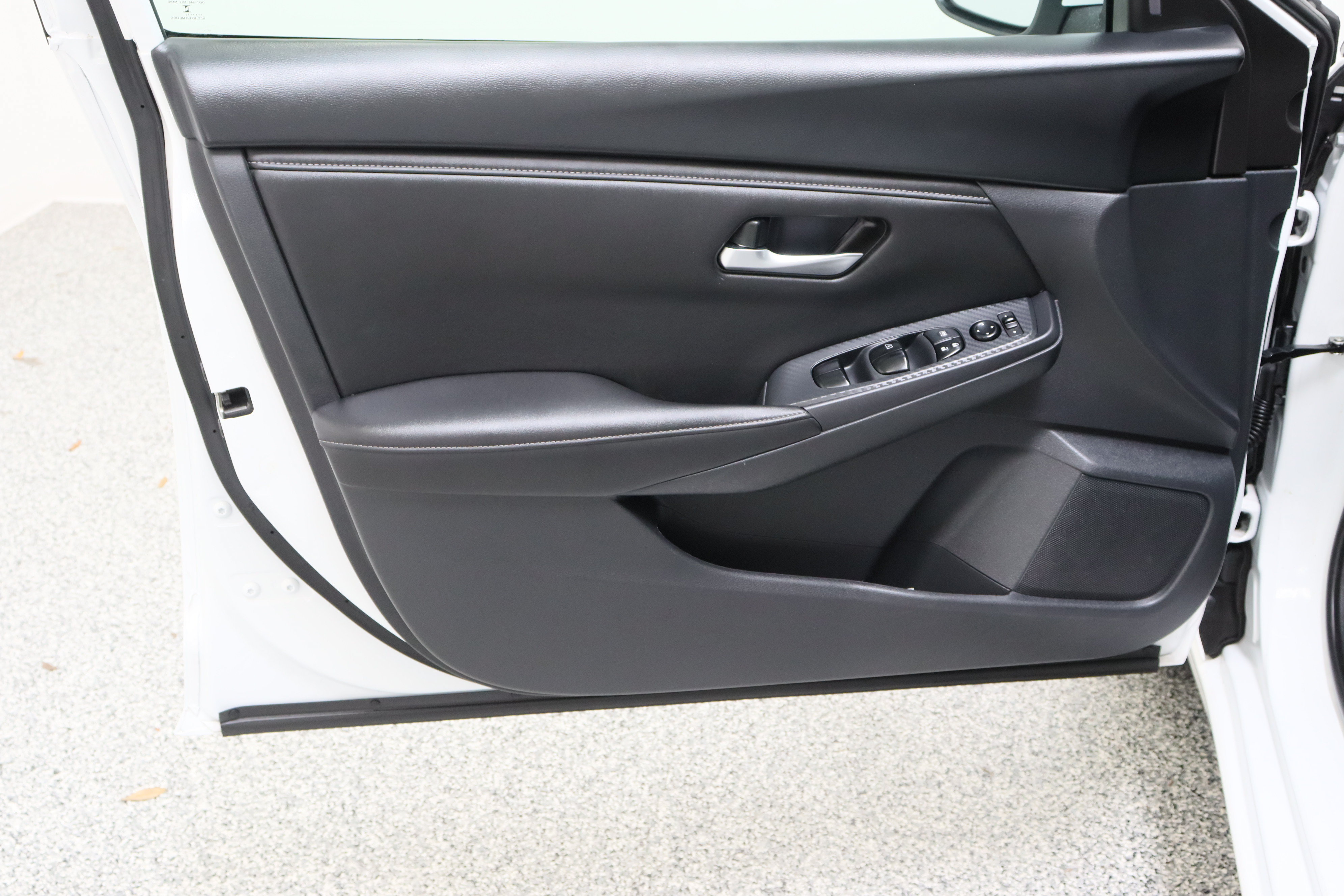 Used 2024 Nissan Sentra SV FWD image 12