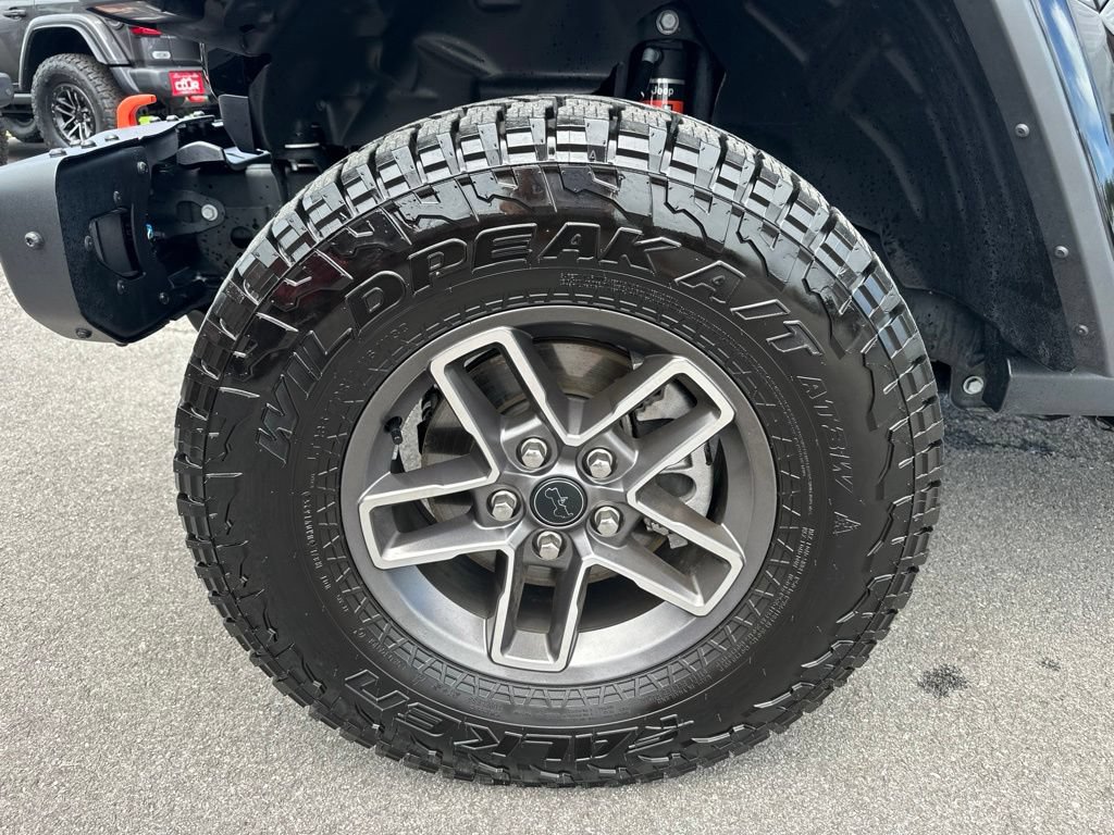 Used 2025 Jeep Gladiator Mojave AWD/4WD image 11