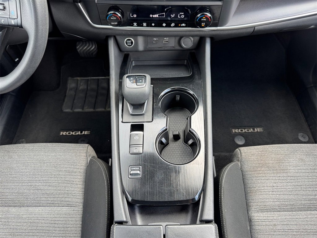 Used 2023 Nissan Rogue SV image 11