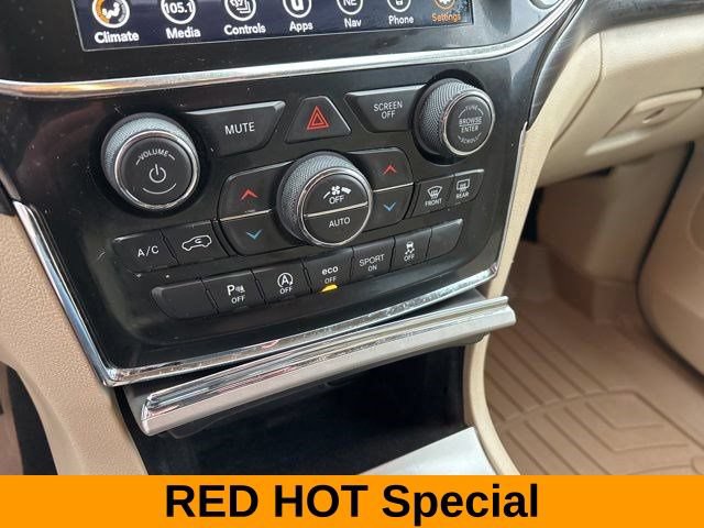Used 2022 Jeep Grand Cherokee Laredo E w/ Security & Convenience Group AWD/4WD image 24