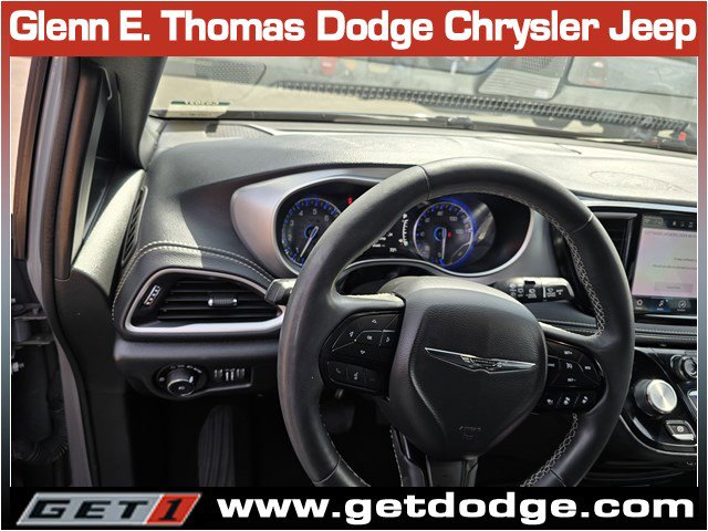 Certified 2023 Chrysler Pacifica Touring-L w/ S Appearance Package image 16