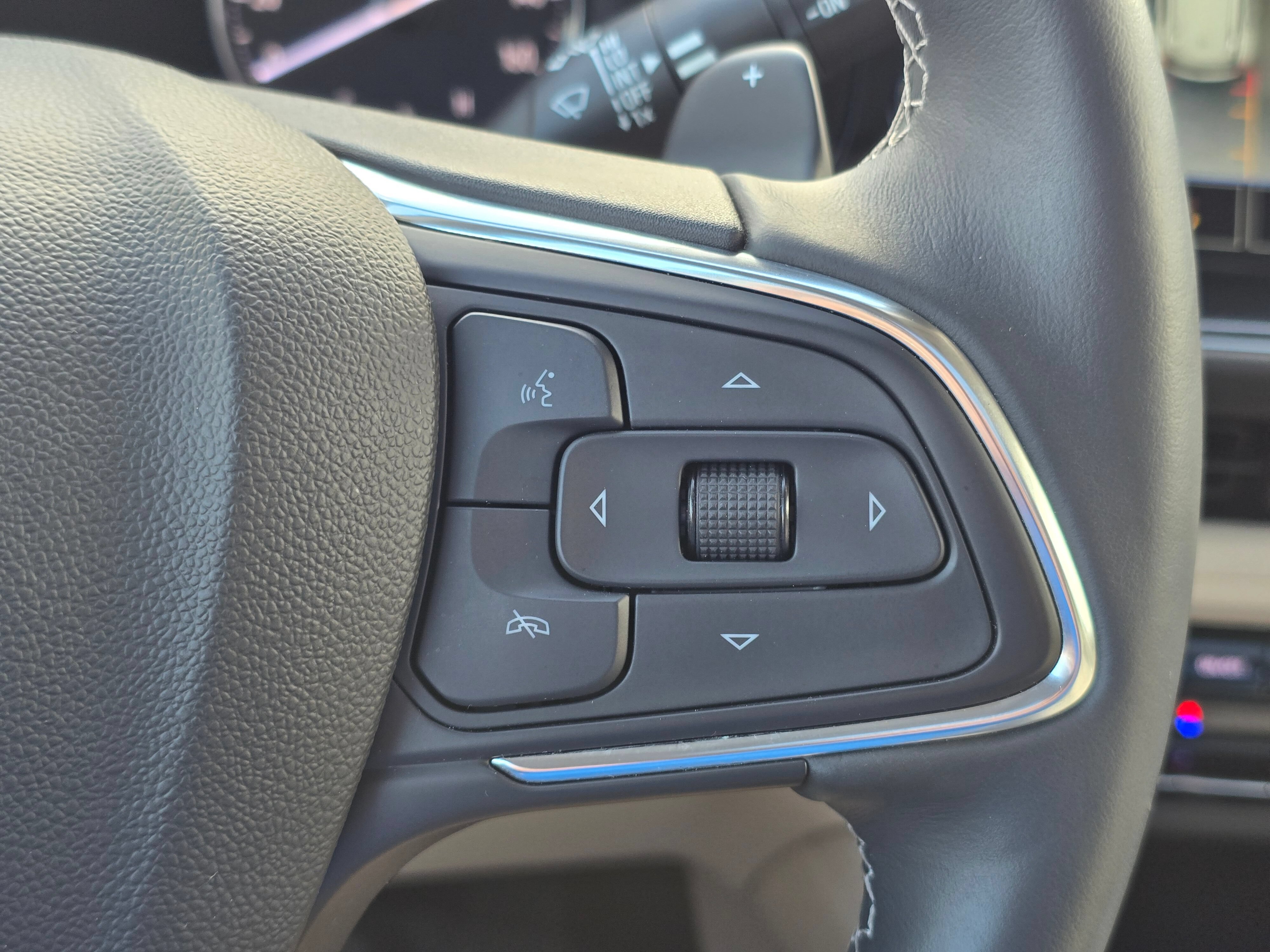Used 2022 Buick Envision Essence w/ Technology Package I AWD/4WD image 31
