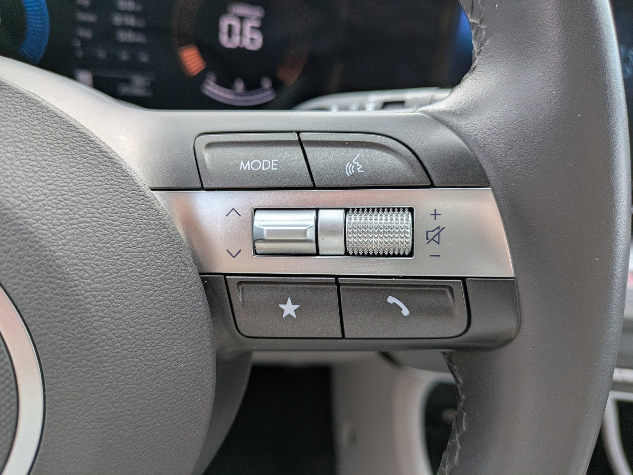 Used 2025 Hyundai Kona SEL AWD/4WD image 25