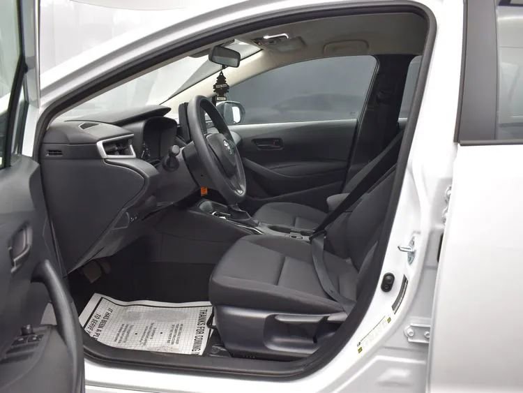 Used 2025 Toyota Corolla LE image 14