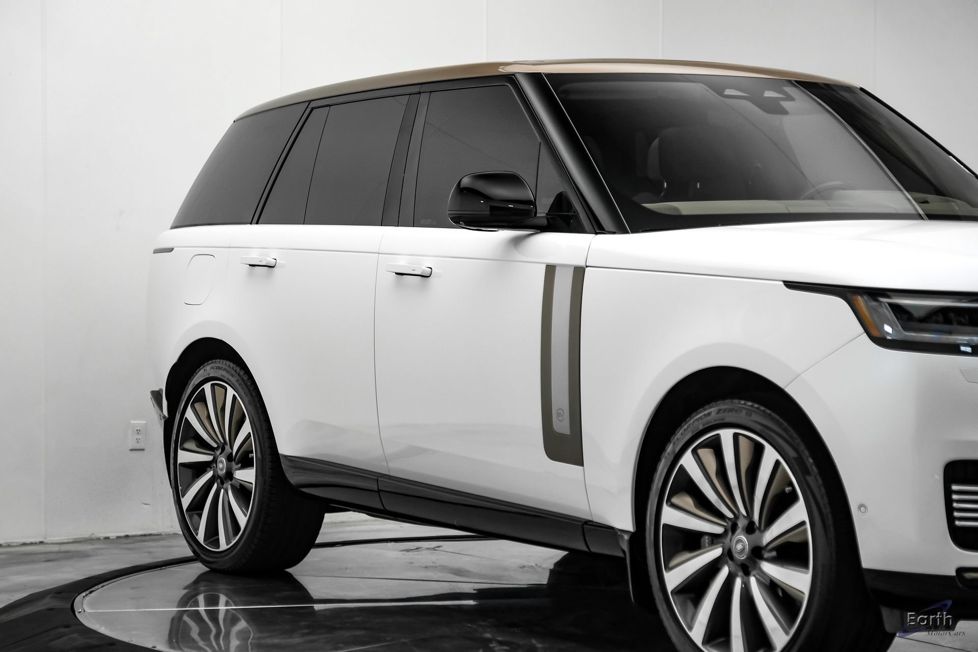 Used 2024 Land Rover Range Rover SV AWD/4WD image 26