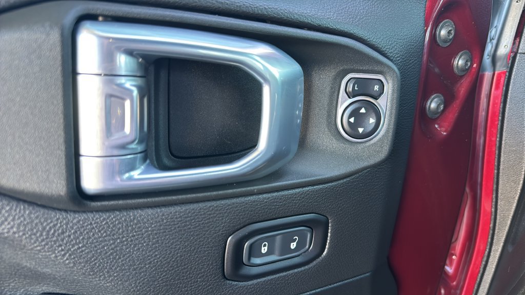 Used 2021 Jeep Wrangler Unlimited Sahara AWD/4WD image 27