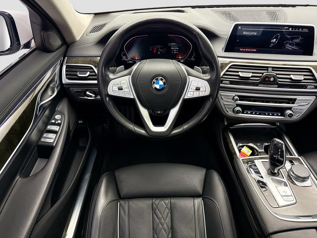 Used 2020 BMW 740i w/ Premium Package RWD image 10