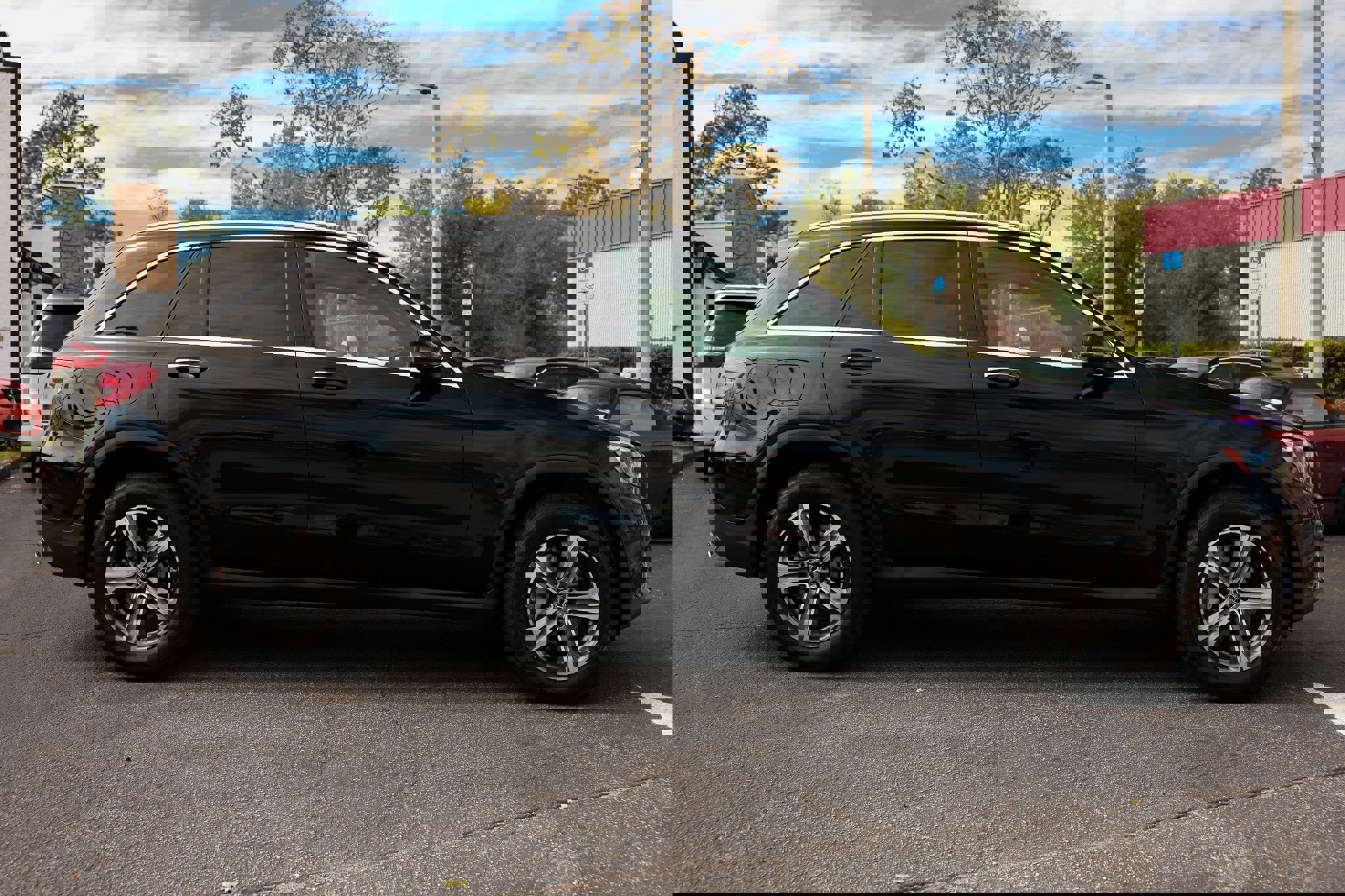 Used 2019 Mercedes-Benz GLC 300 w/ Premium Package image 17