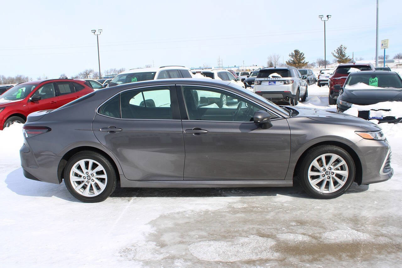 Used 2023 Toyota Camry LE FWD image 4