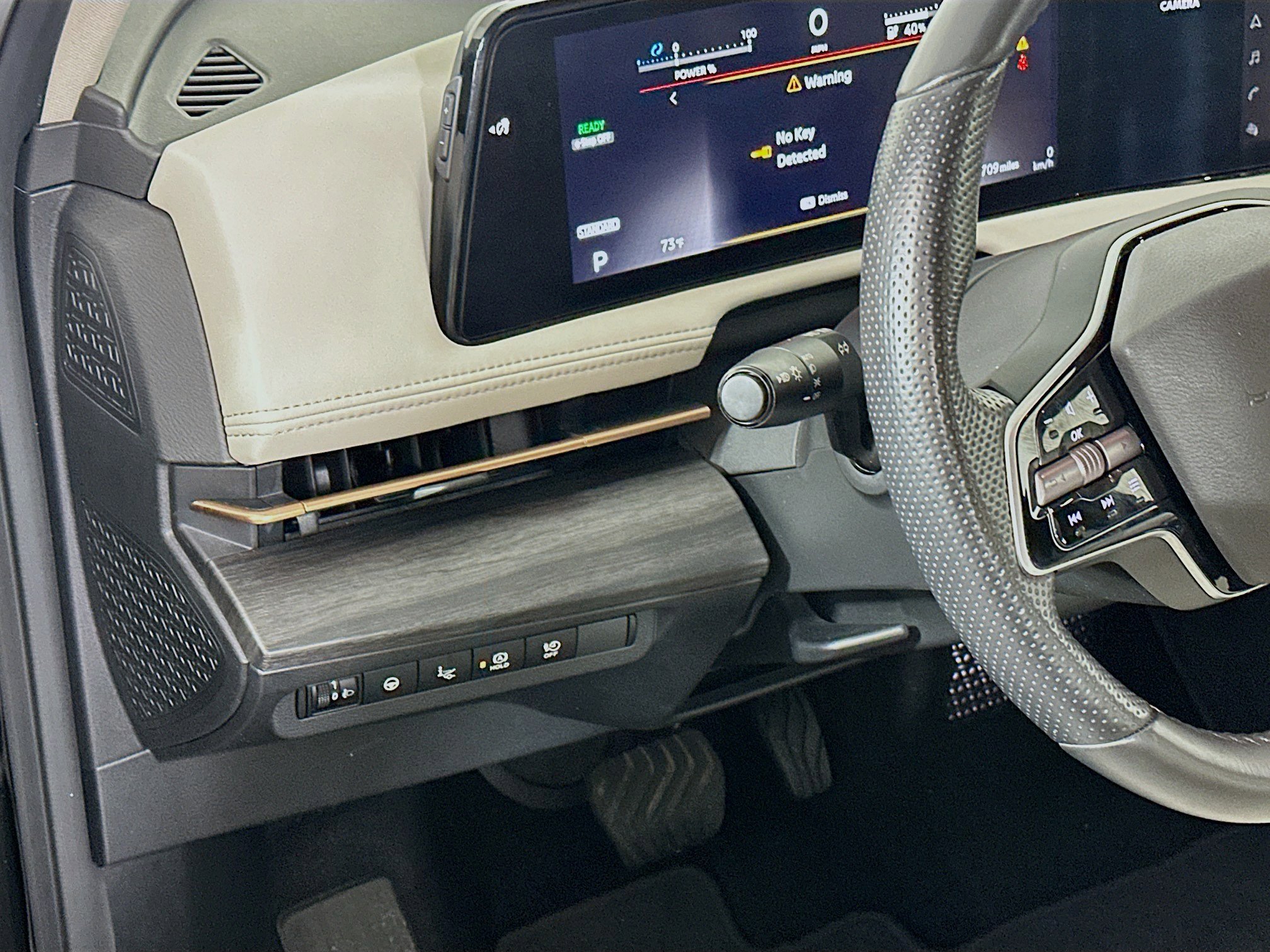 Used 2024 Nissan Ariya FWD image 17