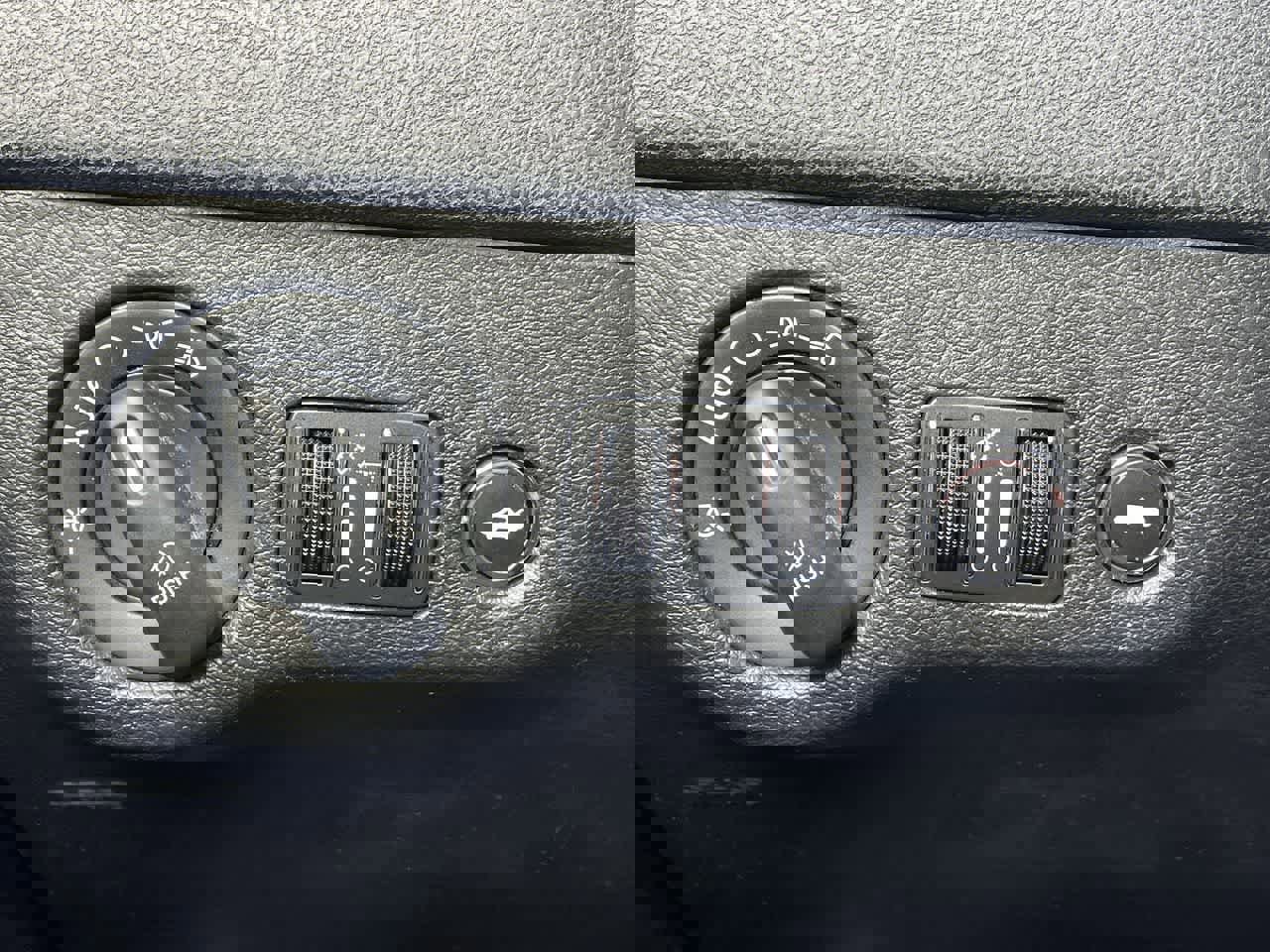 Used 2013 Chrysler 300 S image 26