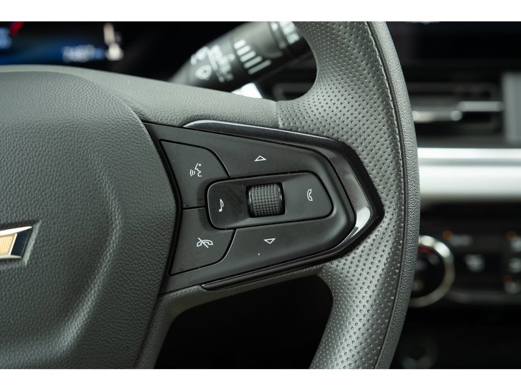 Used 2025 Chevrolet Trax LT FWD image 18