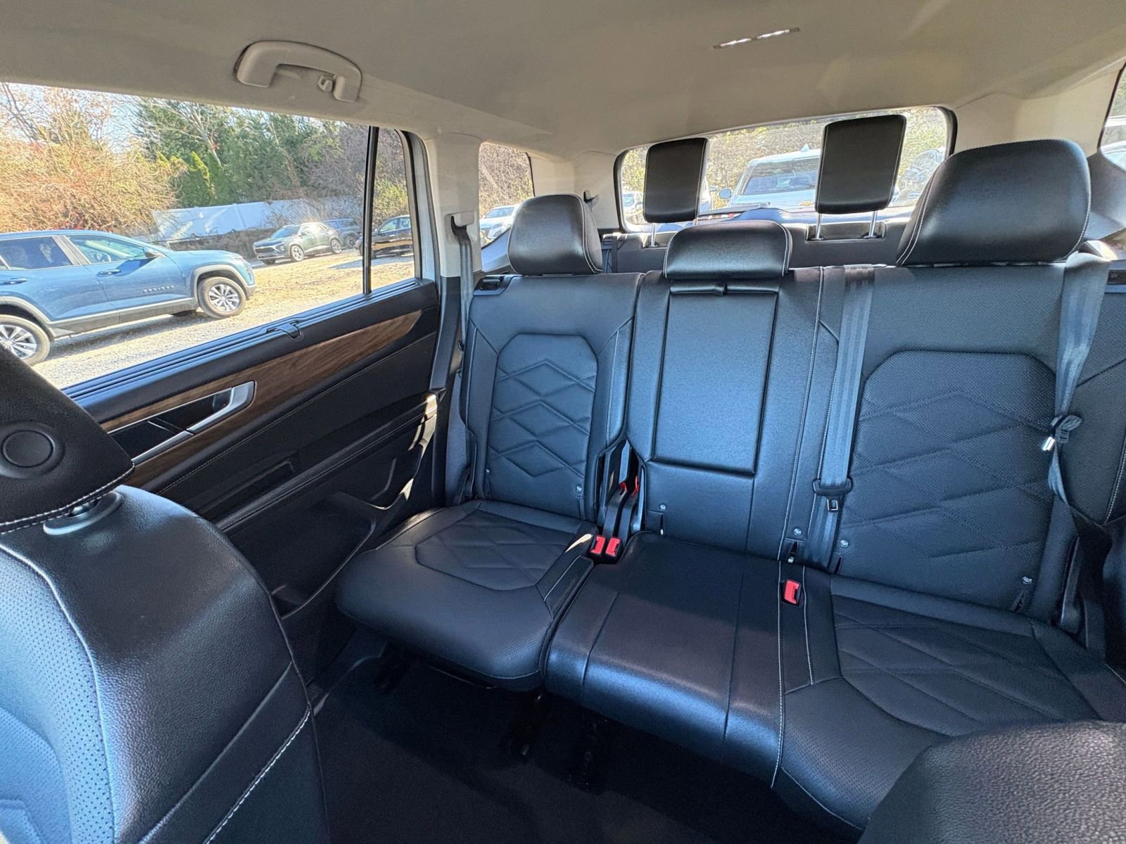 Used 2025 Volkswagen Atlas SE image 35