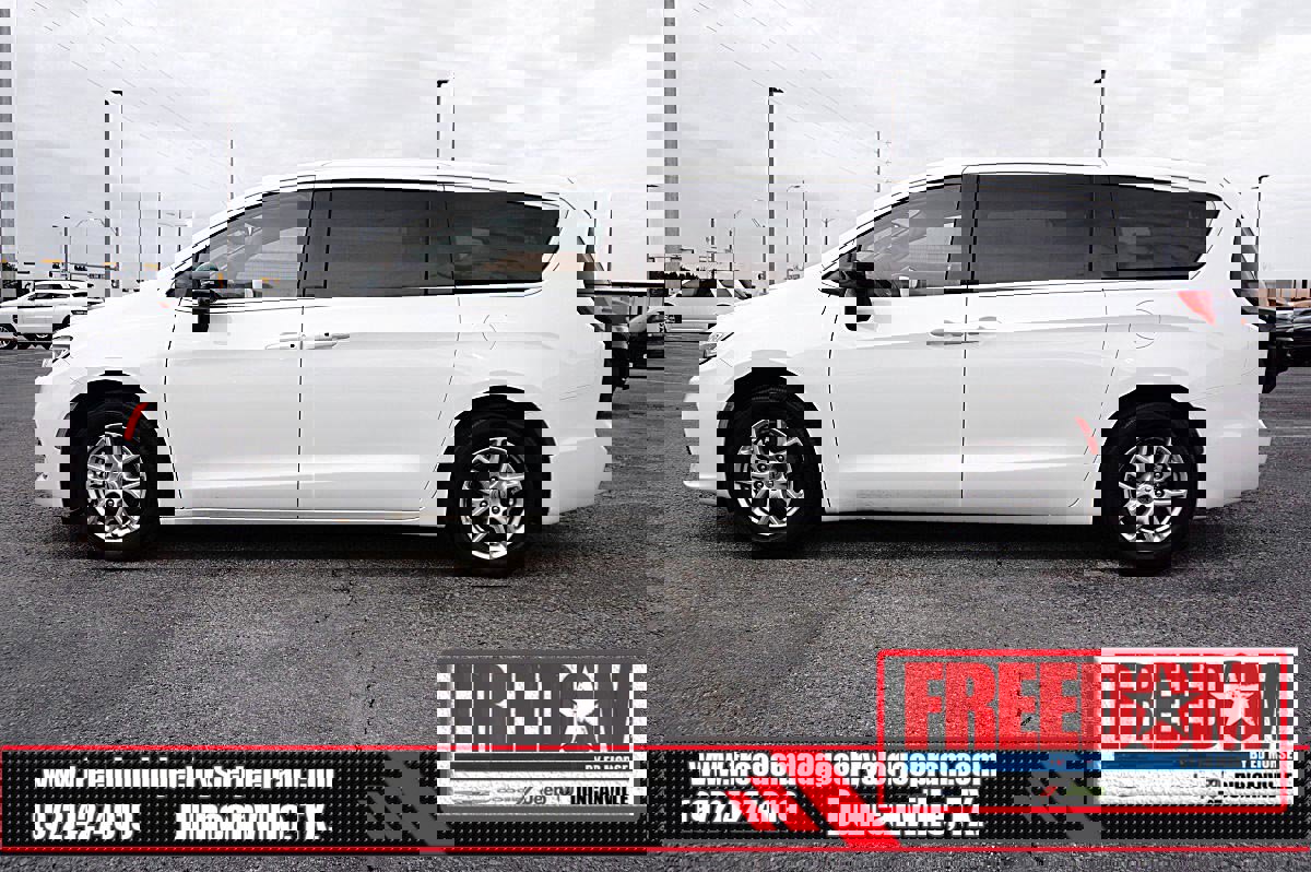 Certified 2024 Chrysler Pacifica Touring-L image 2