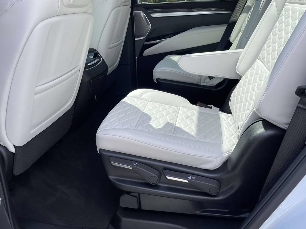 Used 2026 Cadillac Escalade V AWD/4WD image 14