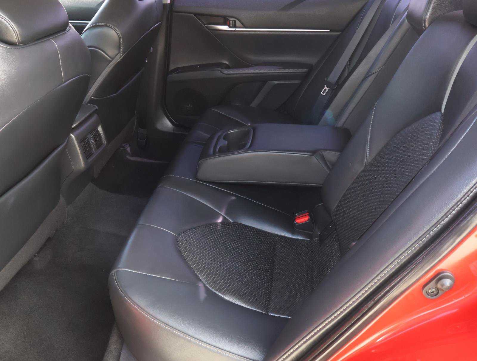 Used 2020 Toyota Camry XSE FWD image 20