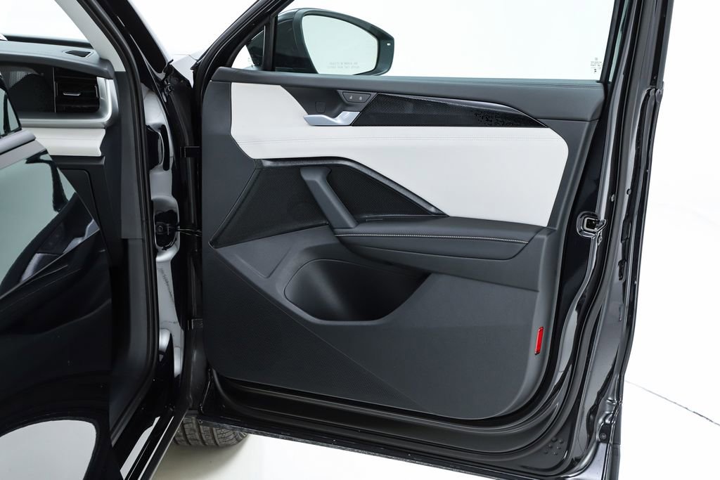 New 2026 Volkswagen Tiguan SE image 32