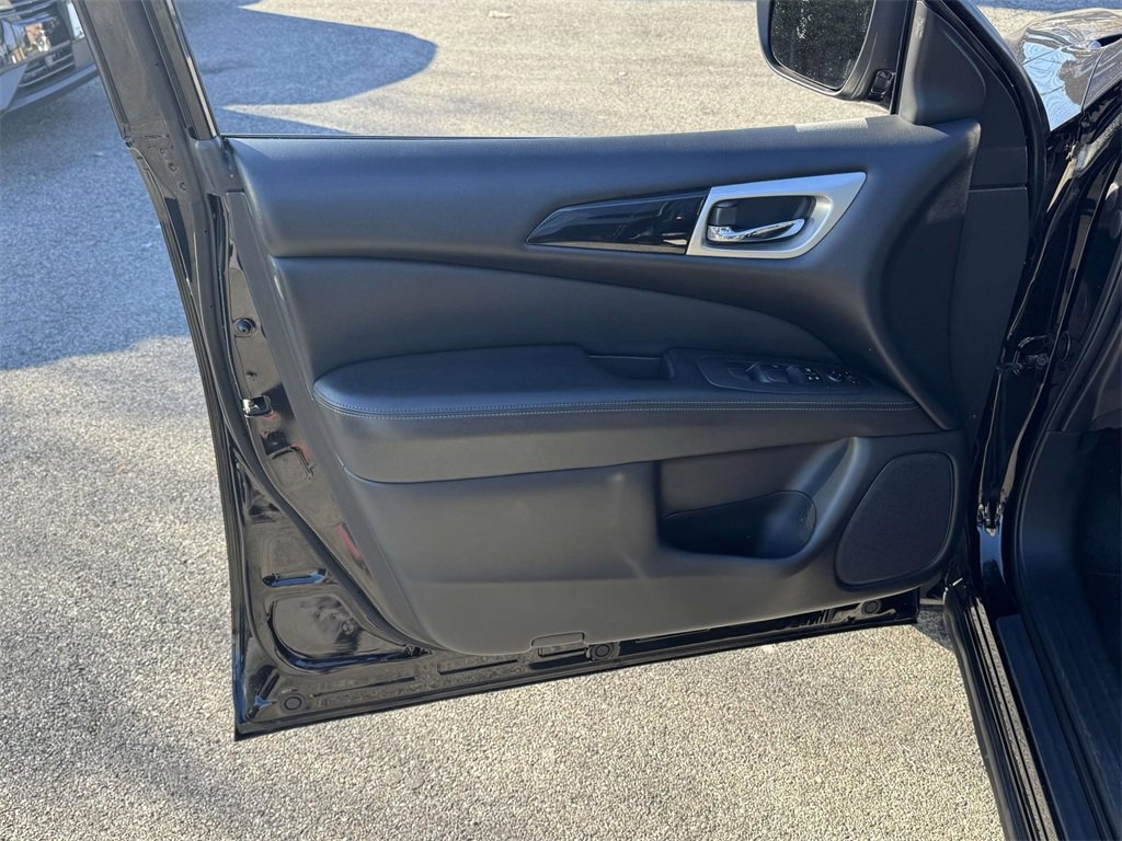 Used 2020 Nissan Pathfinder S image 15