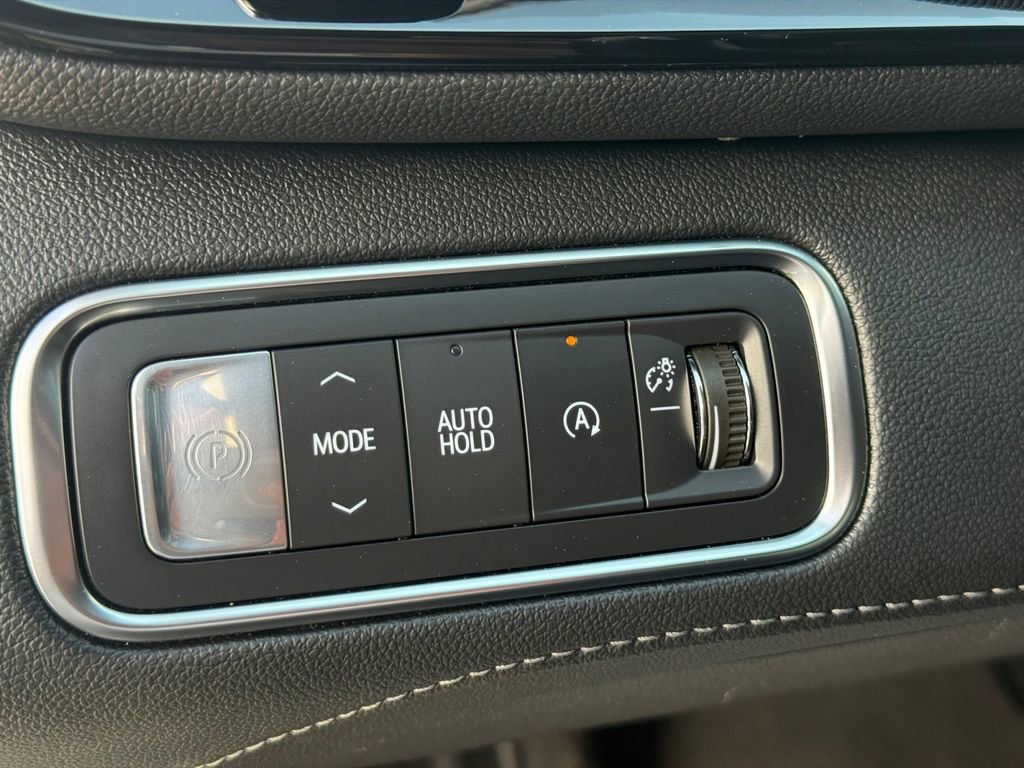 Used 2025 Buick Enclave Preferred image 3