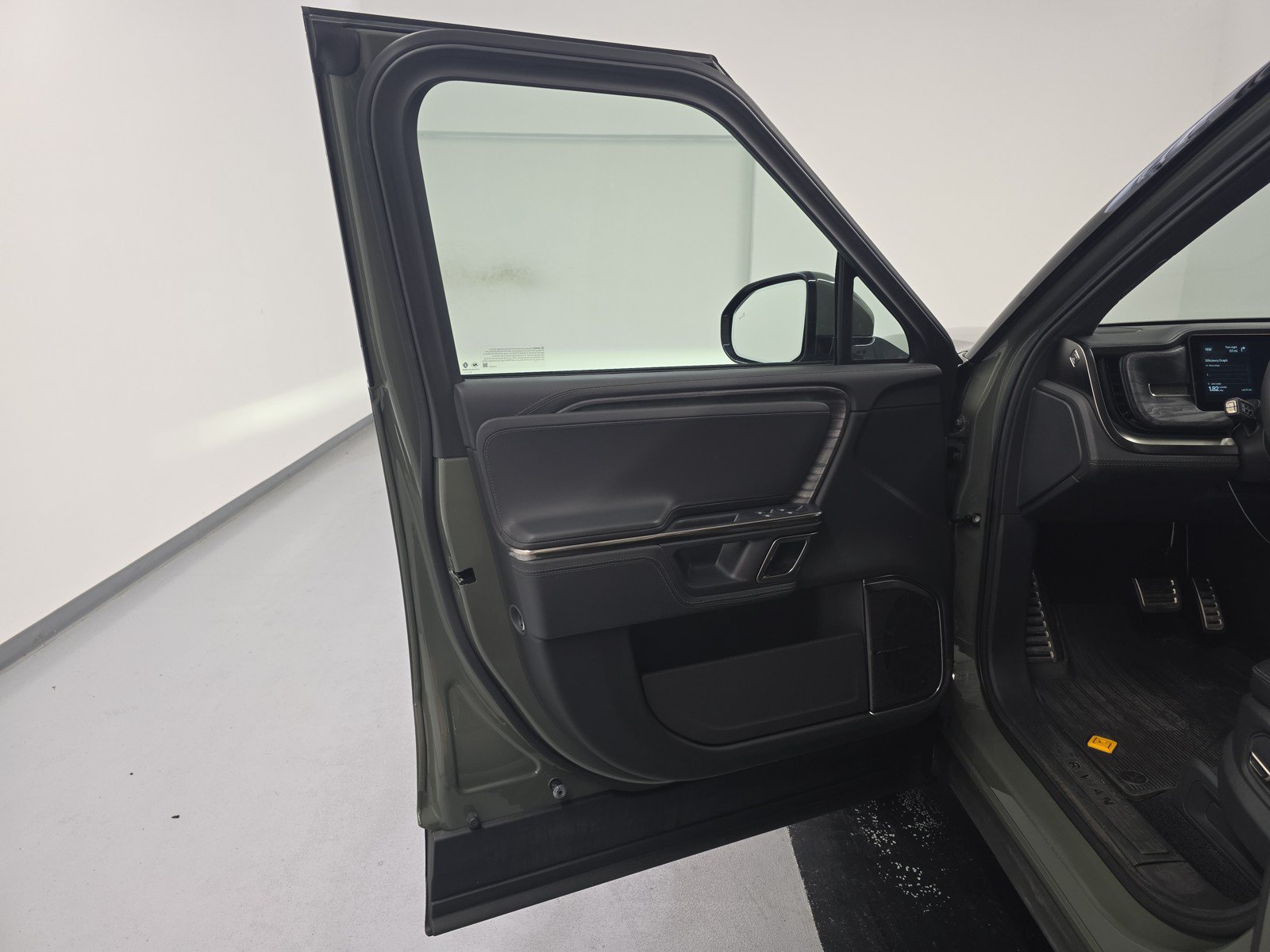 Used 2022 Rivian R1S Launch Edition AWD/4WD image 16