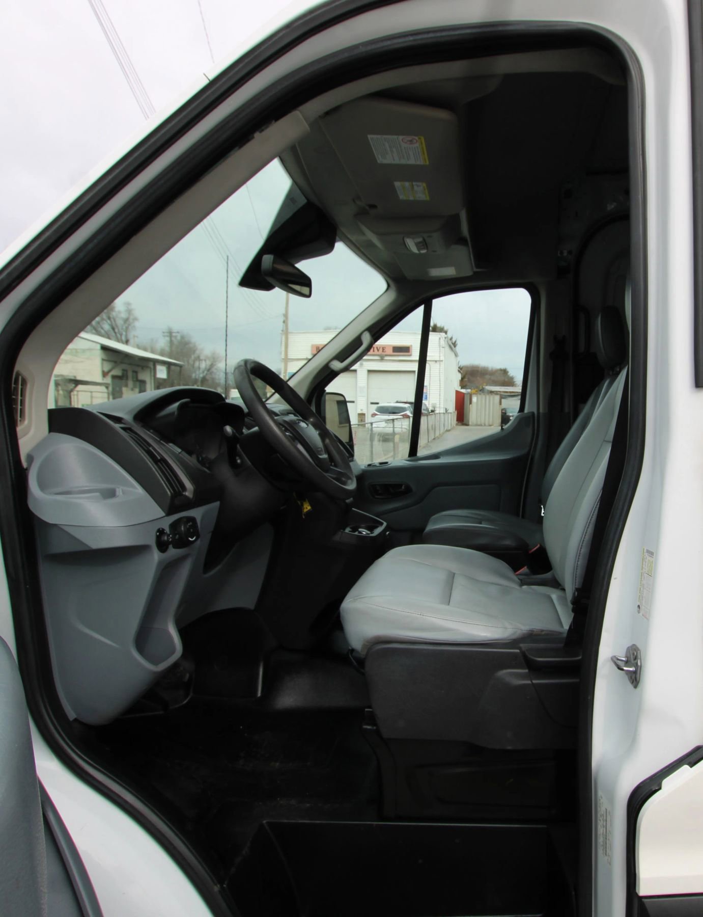 Used 2019 Ford Transit 250 148 Medium Roof image 9